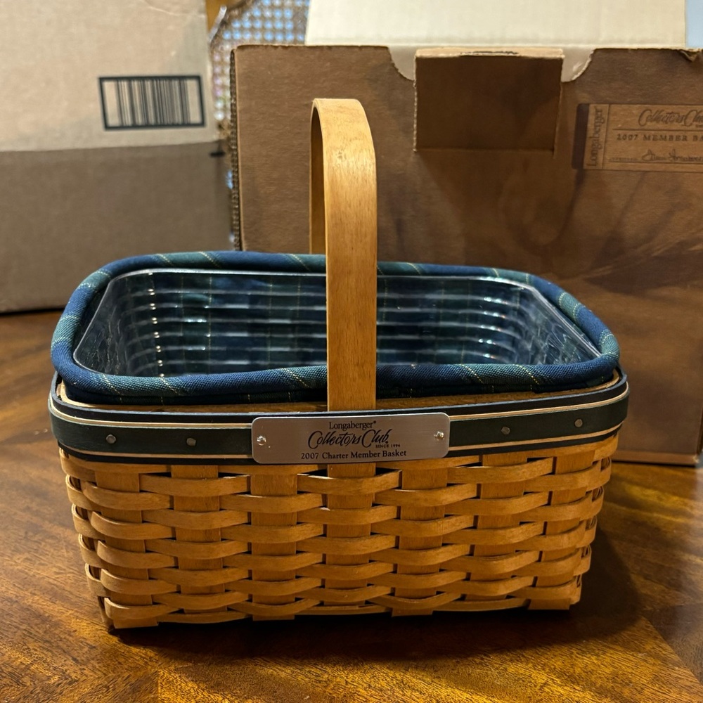 2008 Longaberger Collector’s Club Charter Membership Basket
